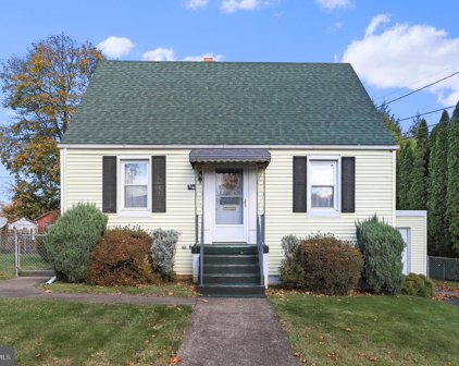 908 Fairview Rd, Hagerstown