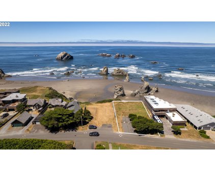 1860 BEACH LOOP DR, Bandon