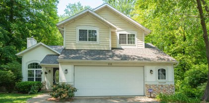 535 Woodbridge Circle, South Haven