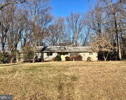 8561 Horseshoe Ln, Potomac