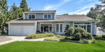 84 Annandale Road, Commack