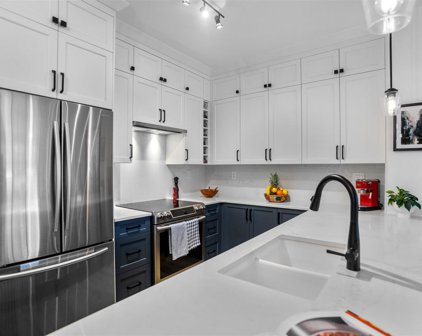 285 Ross Drive Unit 301, New Westminster