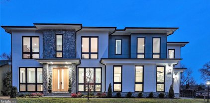 725 Lawton St, Mclean