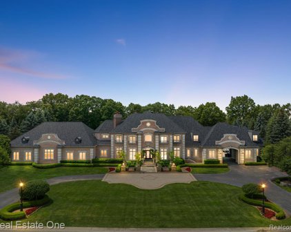 5174 BARRINGTON, Oakland Twp