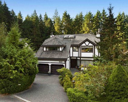 5419 Molina Crescent, North Vancouver
