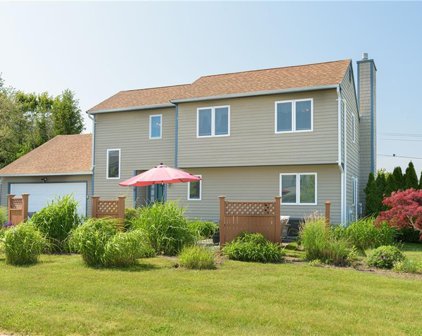 6 Ashley  Court, Narragansett