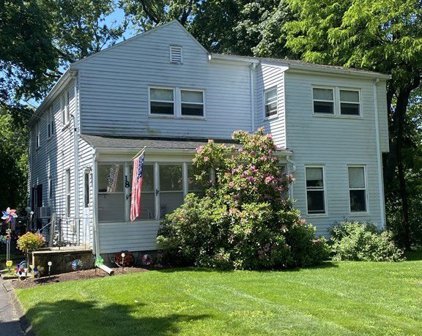18 Pleasant Street, Wayland