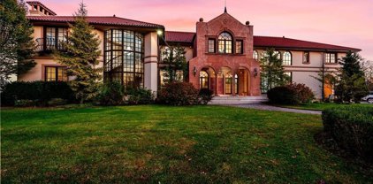 12 Macy Drive, Hewlett Bay Park