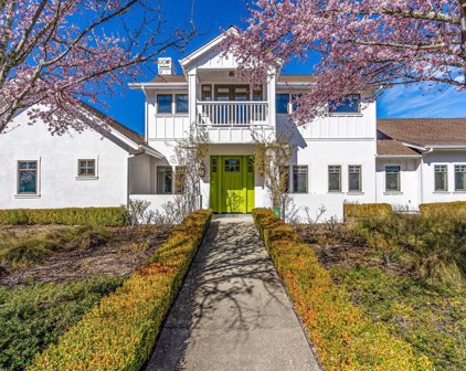 910 Highland Court, Calistoga