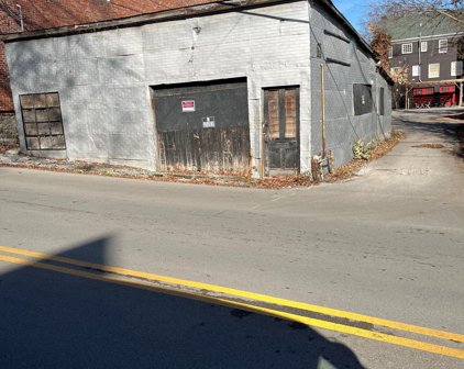 703 Henry Clay St, Shelbyville