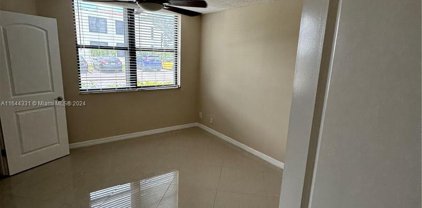 216 Lake Pointe Dr Unit #120, Oakland Park