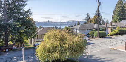 929 Hartford Place, North Vancouver
