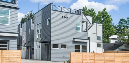 9004 15th Avenue SW Unit #B, Seattle