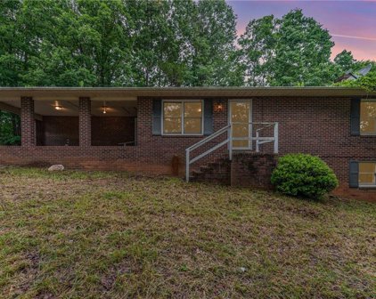 521 Henley Country Road, Asheboro