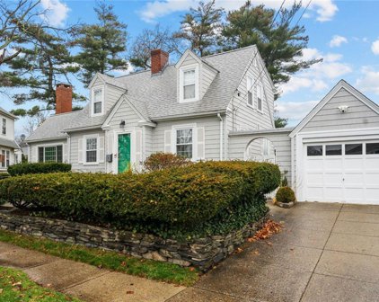 107 Calaman Road, Cranston