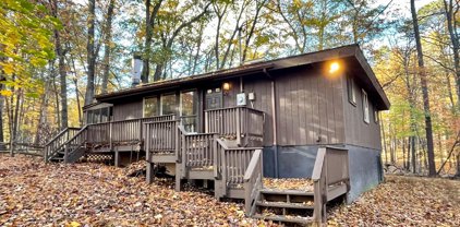 883 The Woods Rd, Hedgesville