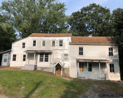 1105 River Road, Selkirk