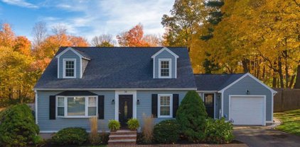 14 Oak Hill Road, Southborough