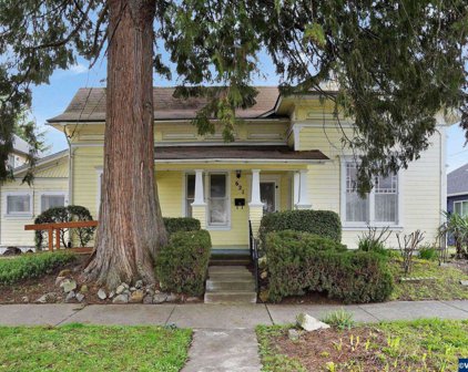 621 NW 14th St