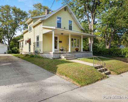 16 Graceland Street NE, Grand Rapids