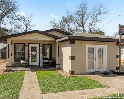 319 Pearl St, Kerrville