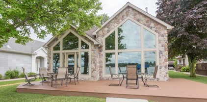 700 Wayne Beach Lane, Coldwater