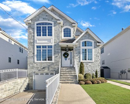 27 Serena Court, Staten Island