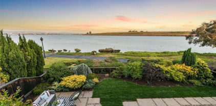 3341 Washington Court, Alameda