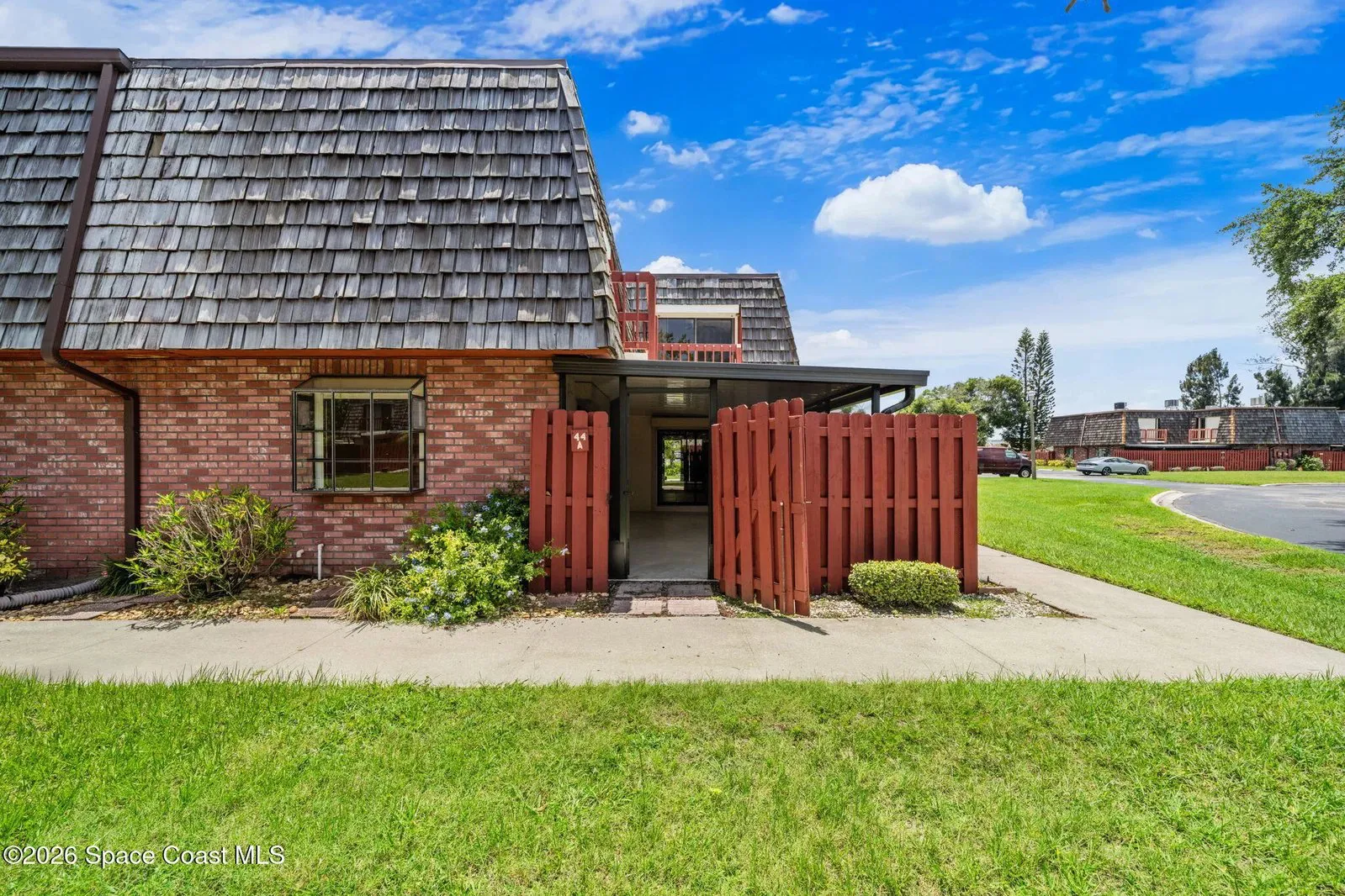 Front entry courtyard at 44 Piney Branch Way