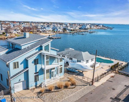 3138 Veeder Avenue, Toms River