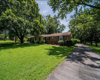 114 East Dr, Hendersonville