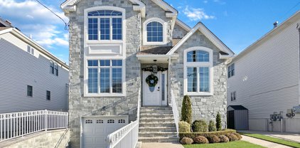 27 Serena Court, Staten Island