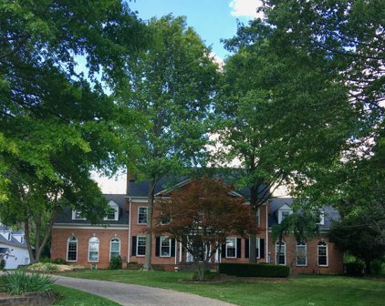 5713 Spring Hill Ct, Crestwood