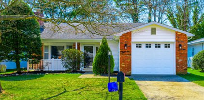 92 Lauren Lane N, Brick
