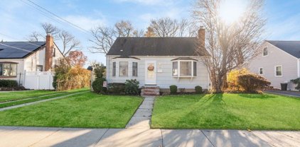 5 Plymouth Drive, Massapequa