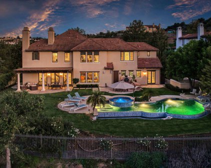 25375  Prado De Las Fresas, Calabasas