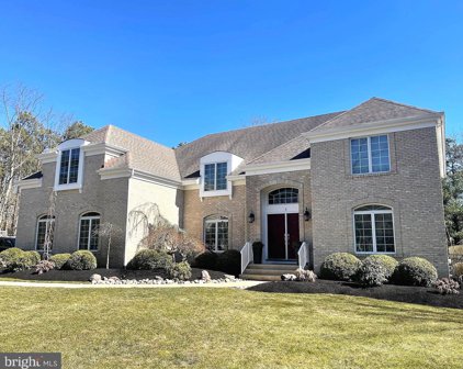 3 Manor Ln, Medford