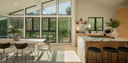 2221  Bowmont Dr, Beverly Hills