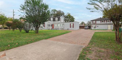 317 W Lewis Street, Conroe