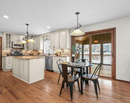 290 Trappers Pass, Chanhassen