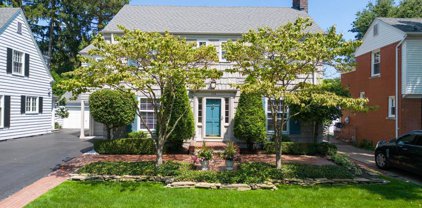 114 MEADOW, Grosse Pointe Farms
