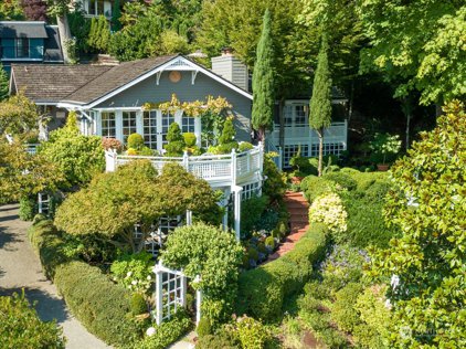 8555 85th Avenue SE, Mercer Island