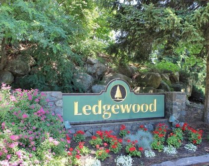 8 Ledgewood Way Unit 18, Peabody