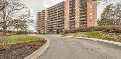4550 Warwick Boulevard Unit #1111, Kansas City