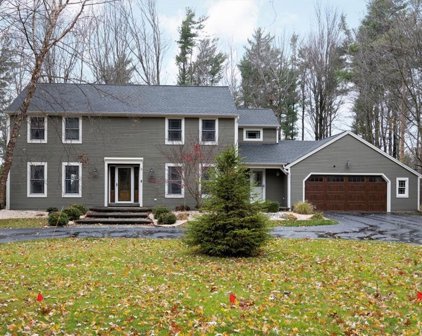 8 Knob Hill Rd, Orchard Park