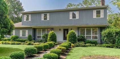 2 Regency Court, Nesconset
