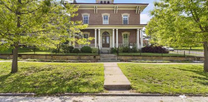 303  6th, Burlington