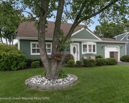 13 Fir Place, Hazlet