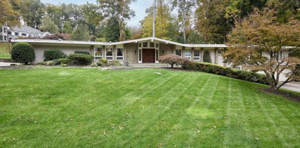 7220 Selkirk Dr, Bethesda