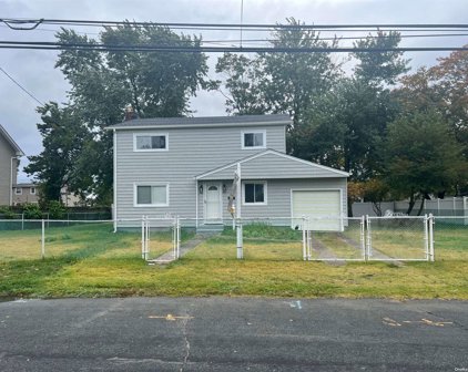 231 4th Street, Lindenhurst